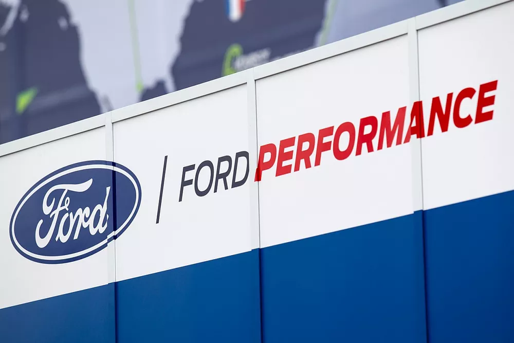 Ford Chip Ganassi Racing padok alanı ve logo