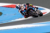 Razgatlioglu pakt WSBK-pole in Misano, Van der Mark crasht