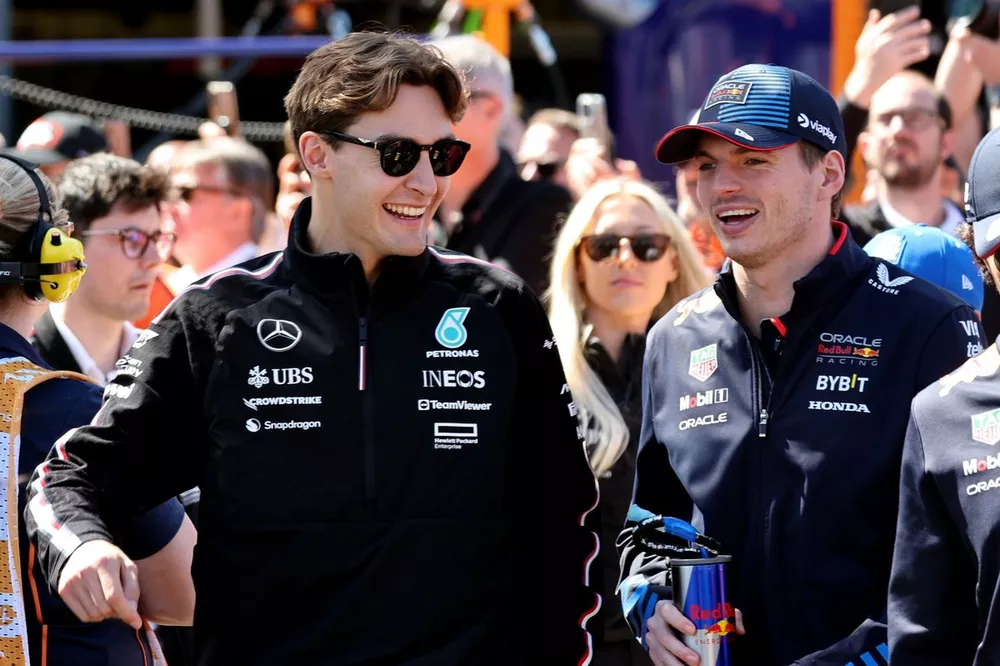 George Russell, Equipe de F1 da Mercedes-AMG, Max Verstappen, Red Bull Racing 