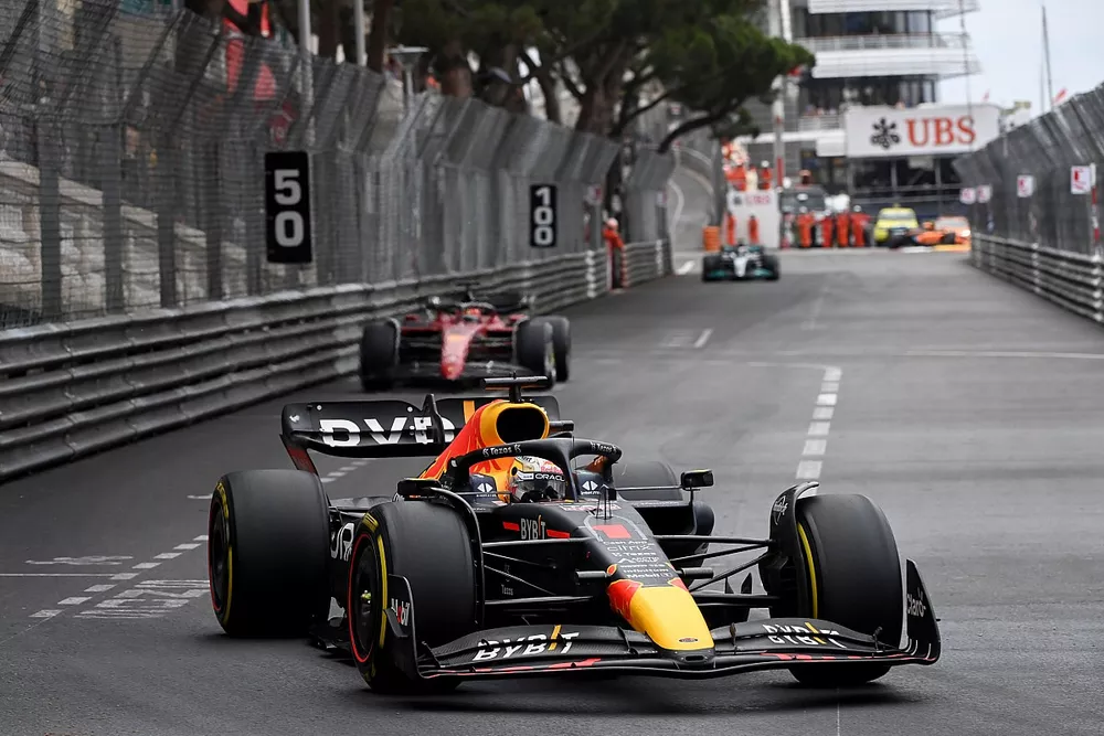 Max Verstappen, Red Bull Racing RB18, Charles Leclerc, Ferrari F1-75
