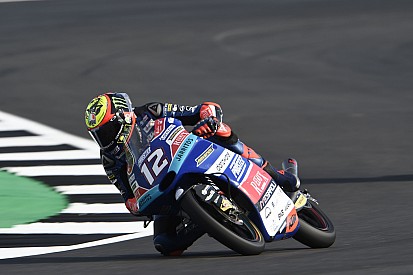 Moto3 Silverstone: Bezzecchi de rapste in regenachtige omstandigheden