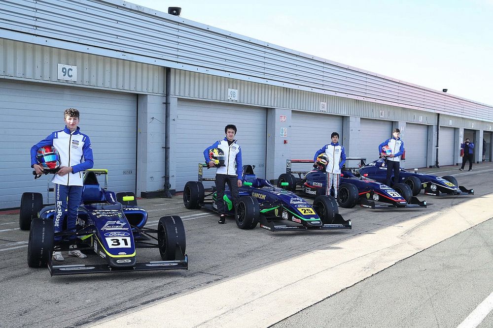 Carlin - Roman Biliński, Dougie Bolger, Tasanapol Inthraphuvasak, Kai Askey