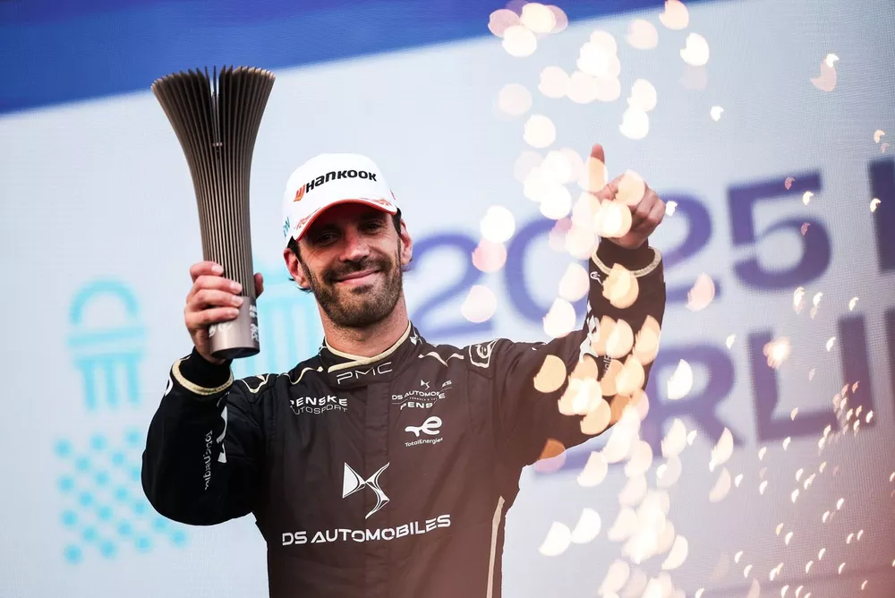 Podium: Jean-Eric Vergne, DS Penske