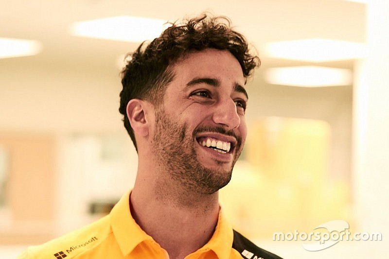 Ricciardo appears in Renault colours for first time