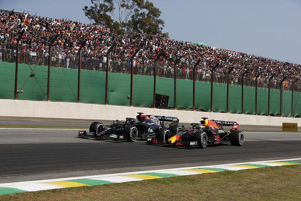 Max Verstappen, Red Bull Racing RB16B, battles with Lewis Hamilton, Mercedes W12