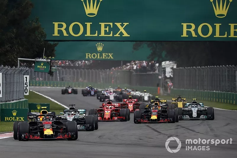 Max Verstappen, Red Bull Racing RB14, Lewis Hamilton, Mercedes AMG F1 W09 EQ Power+ y Daniel Ricciardo, Red Bull Racing RB14 