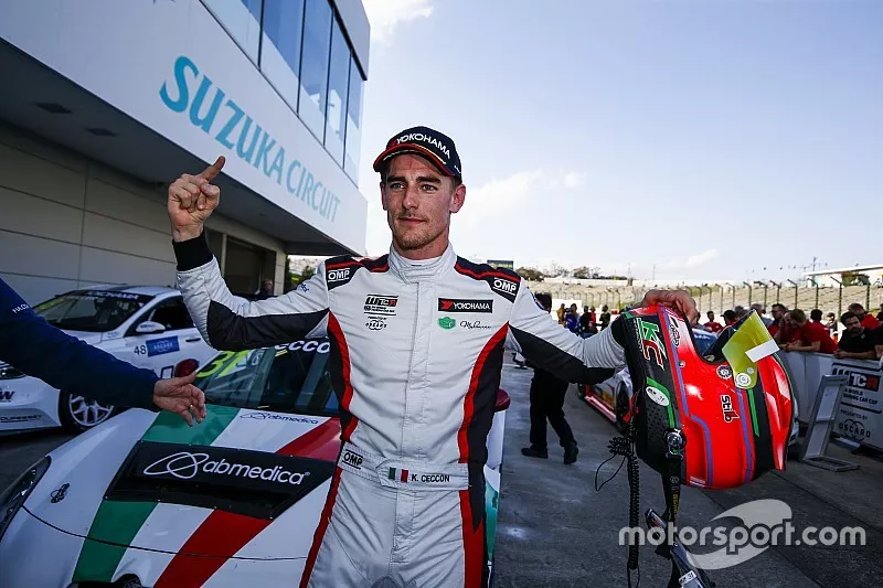 Race winner Kevin Ceccon, Team Mulsanne Alfa Romeo Giulietta TCR