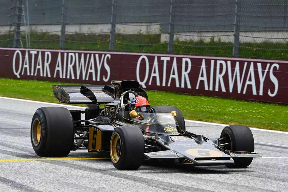 Emerson Fittipaldi, Campe&oacute;n en 1972 y 1974, en un Lotus 72 Ford Cosworth DFV de 1972