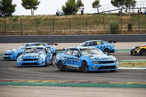 WTCR Vila Real: Urrutia y Huff ganan, Azcona rasca un podio