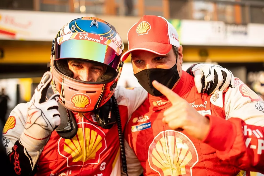 Ricardo Zonta e Werner Neugebauer comemoram pole no Velocitta