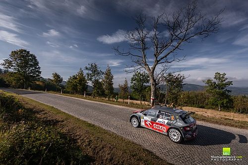 Wr&oacute;blewski powiększa przewagę