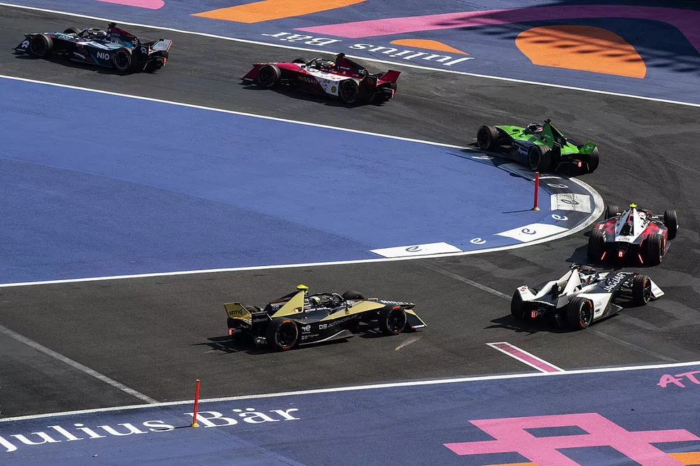 Sebastien Buemi, Envision Racing, Jaguar I-TYPE 6, Antonio Felix da Costa, Porsche, Porsche 99X Electric Gen3, Mitch Evans, Jaguar Racing , Jaguar I-TYPE 6, Jean-Eric Vergne, DS Penske, DS E-Tense FE23
