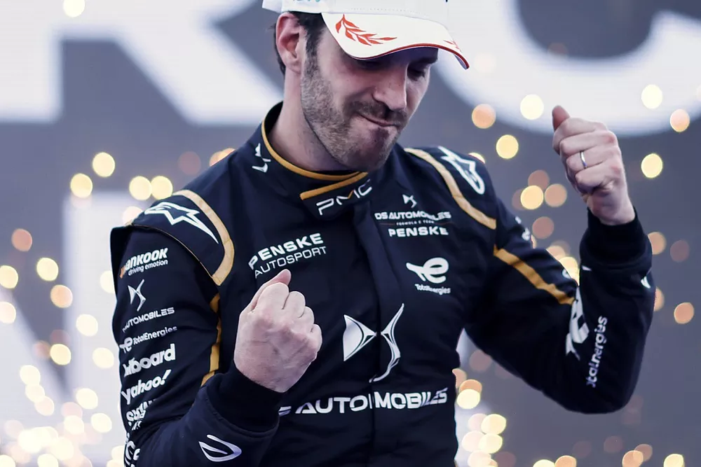 Jean-Eric Vergne, DS Penske, 1st position, celebrates