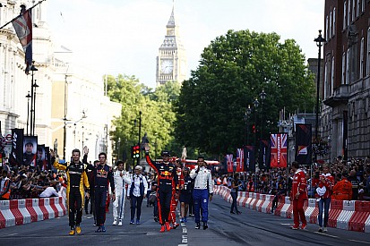 Az F1 szezonnyitó eseményt rendez az Ausztrál Nagydíj előtt