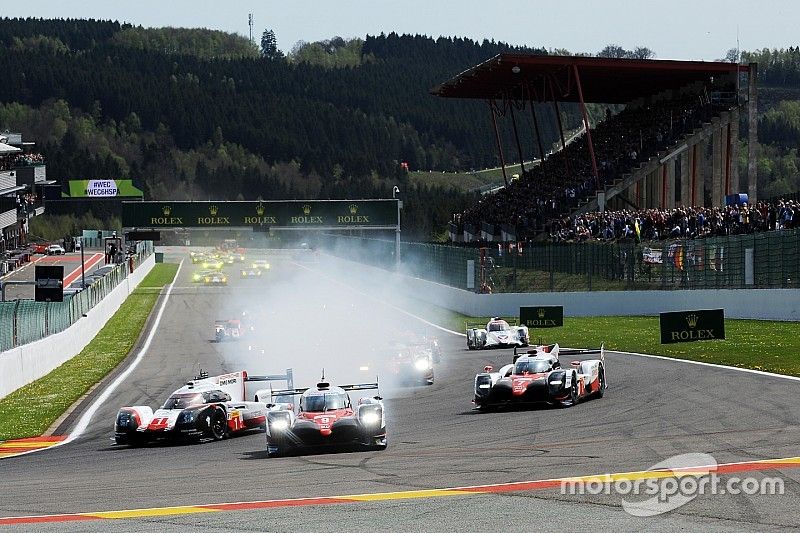 Arrancada: #1 Porsche Team Porsche 919 Hybrid: Neel Jani, Andre Lotterer, Nick Tandy líder