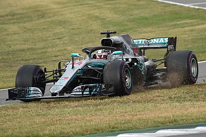 Hamilton ontsnapt met reprimande na pitlane-incident