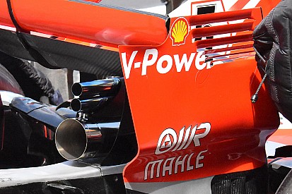 Új kipufogó-elrendezés jelent meg Vettel Ferrariján