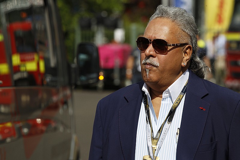 Mallya quiere retener a Sergio Pérez si no logra asiento top