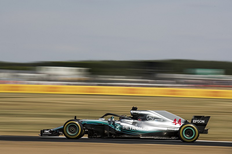 Hamilton bate por la mínima a Raikkonen en los libres 3 de Silverstone