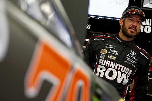 Truex lidera la última práctica, con Suárez cuarto