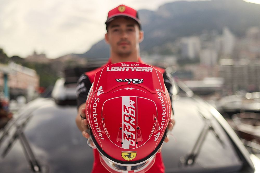 Charles Leclerc, Ferrari con su casco especial del GP de M&oacute;naco