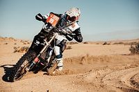 Javi Vega cumple su "objetivo" del podio, a un paso de la gloria en el Dakar