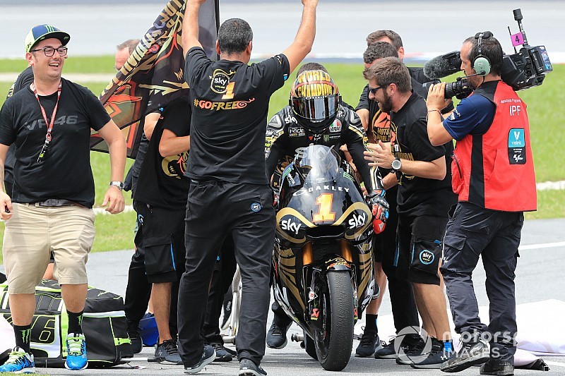 Fotogallery: Pecco Bagnaia festeggia la vittoria del Mondiale Moto2 a Sepang