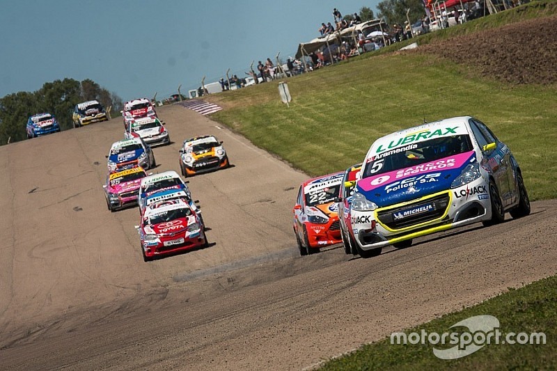 Victoria y punta del campeonato para Aramendía en el Superturismo