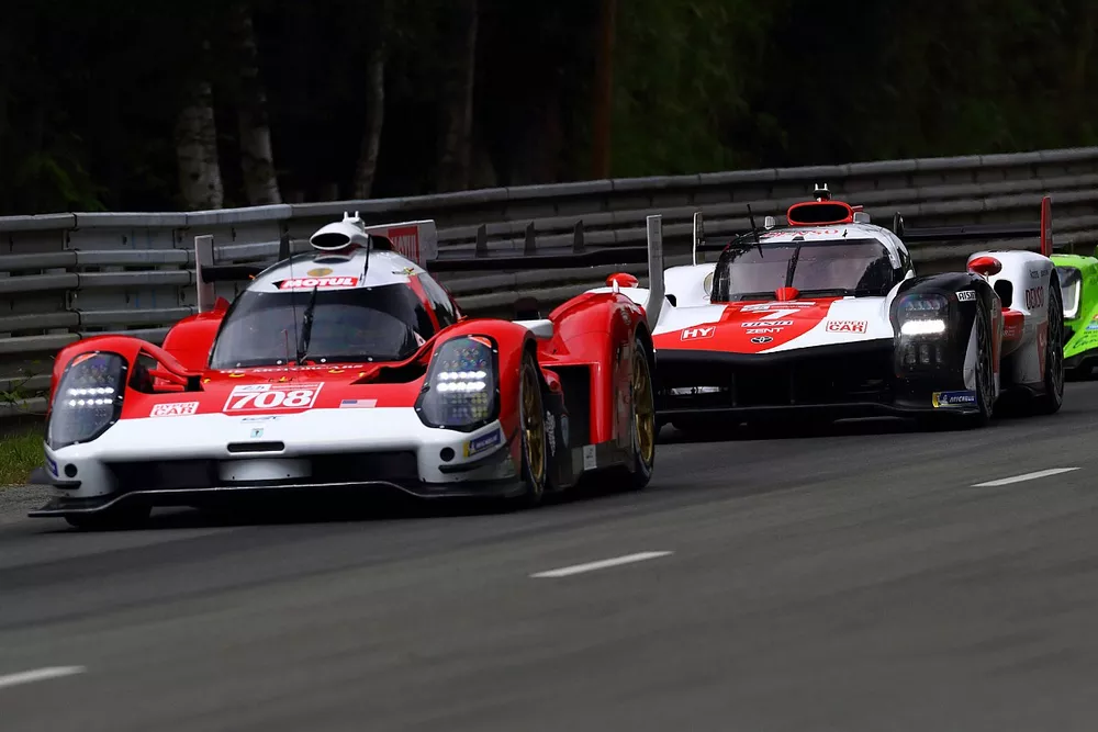 #708 Glickenhaus Racing Glickenhaus 007 LMH Hypercar, Luis Felipe Derani, Franck Mailleux, Olivier Pla, #7 Toyota Gazoo Racing Toyota GR010 - Hybrid Hypercar, Mike Conway, Kamui Kobayashi, Jose Maria Lopez
