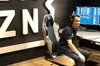 Pedrosa tras la ca&iacute;da de Bagnaia: "&iexcl;Vaya tela, lo ha vuelto a hacer!"