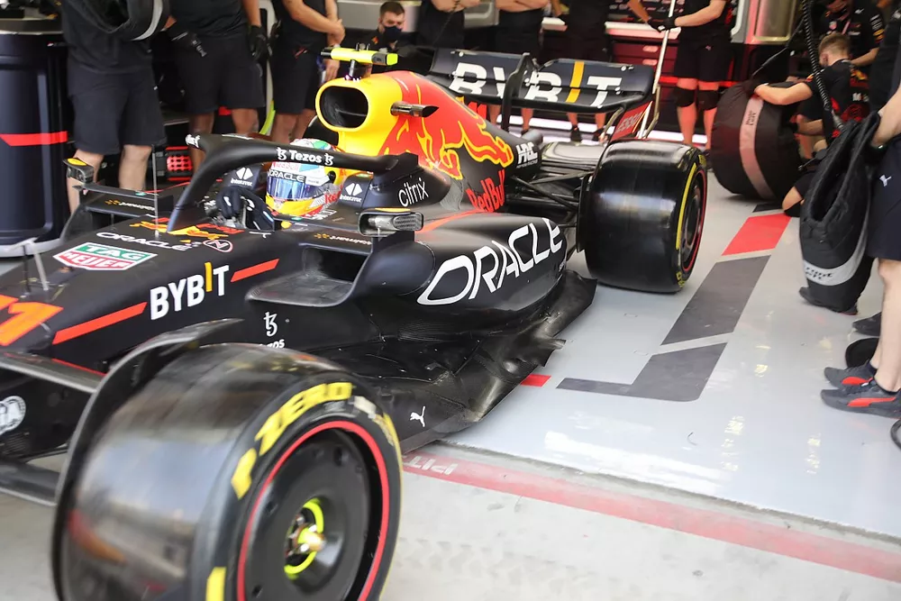 Red Bull Racing RB18 zijde
