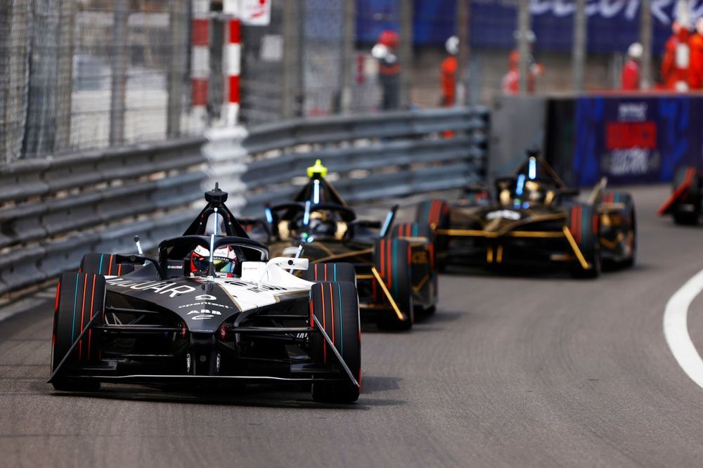 Mitch Evans, Jaguar TCS Racing, Jaguar I-TYPE 6, leads Stoffel Vandoorne, DS Penske, DS E-Tense FE23, and Jean-Eric Vergne, DS Penske, DS E-Tense FE23