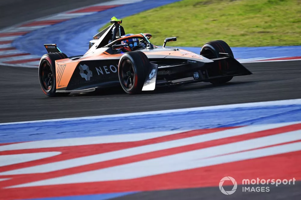 Jake Hughes, McLaren, e-4ORCE 04