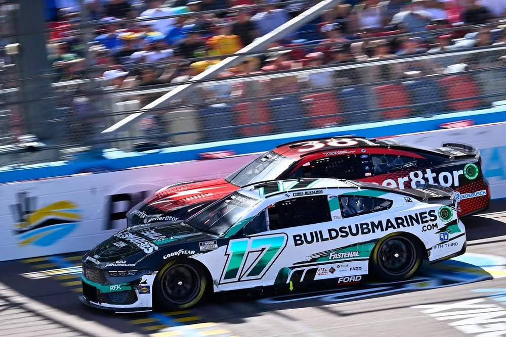 Chris Buescher, RFK Racing, BuildSubmarines.com Ford Mustang and Todd Gilliland, Front Row Motorsports, gener8tor Ford Mustang