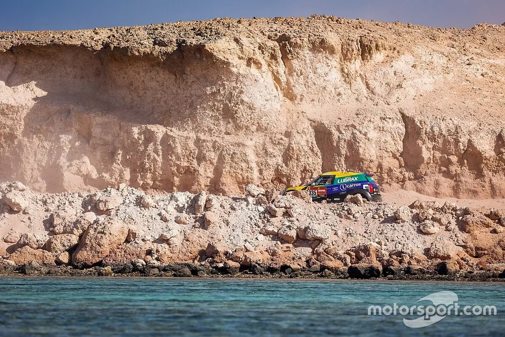 #335 X-Raid Mini JCW Rally Team: Guilherme Spinelli, Youssef Haddad
