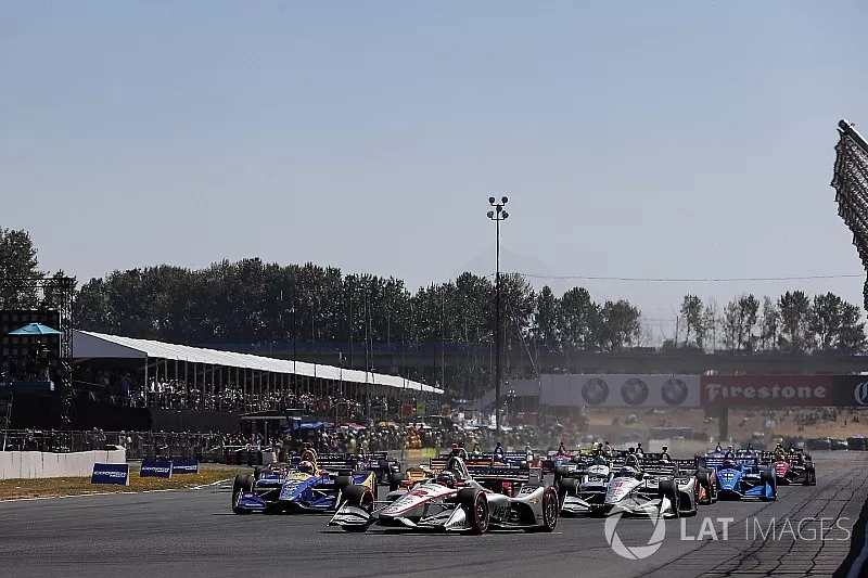 Will Power, Team Penske Chevrolet leads at the start