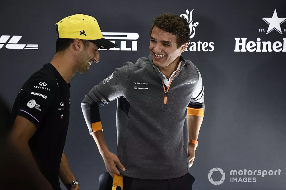 Daniel Ricciardo, Renault F1 Team and Lando Norris, McLaren laughing in the Press Conference 