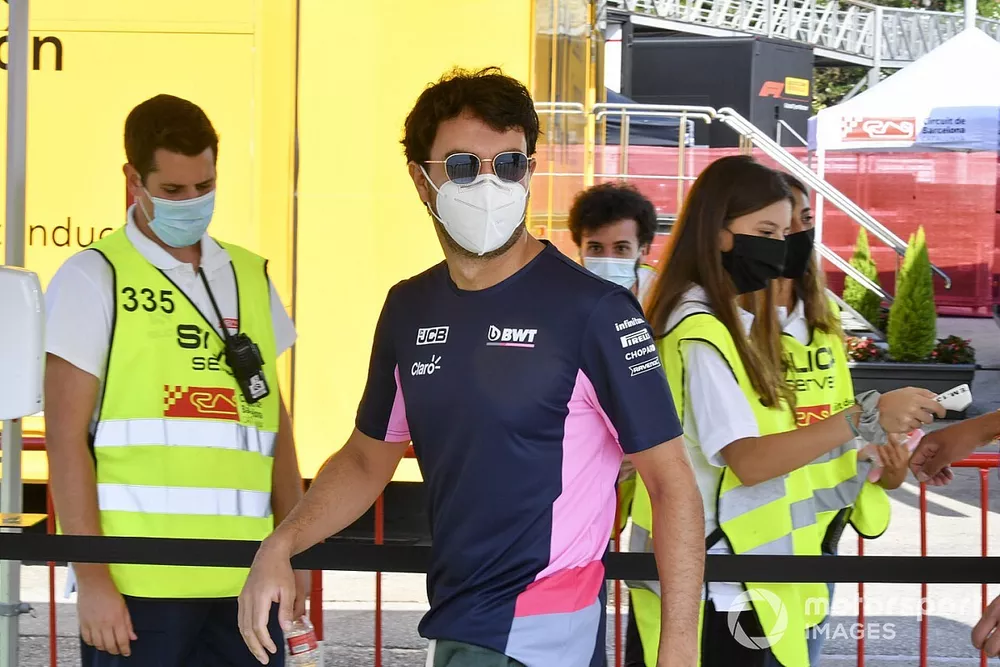 Sergio Perez, Racing Point walks into the paddock