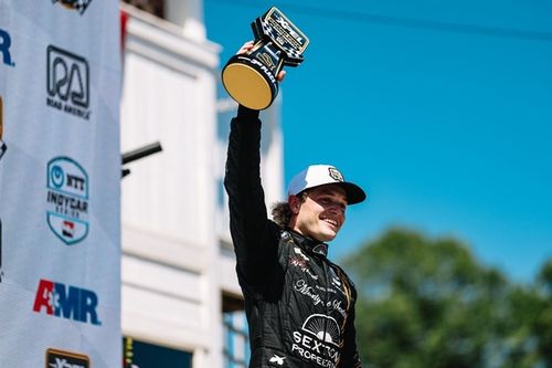 V&iacute;deo: Santino Ferrucci celebra su podio en IndyCar... &iexcl;con una cerveza de un fan!