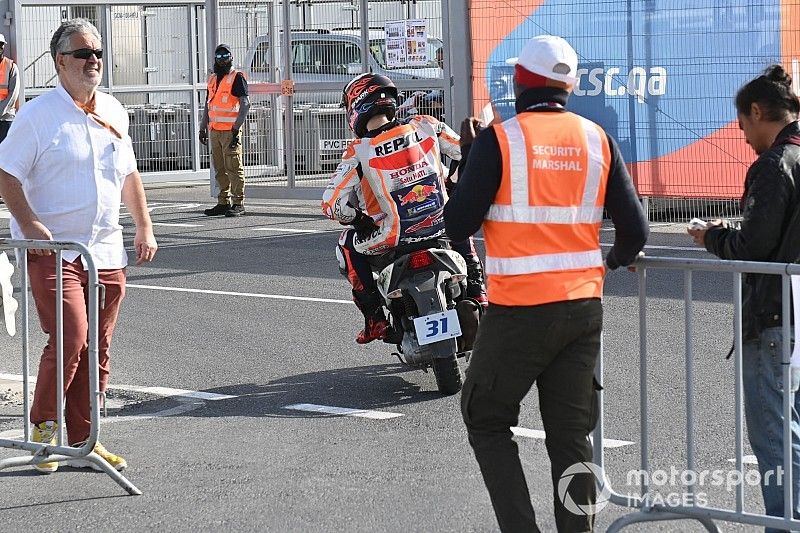 Jorge Lorenzo, Repsol Honda Team, después de su caída