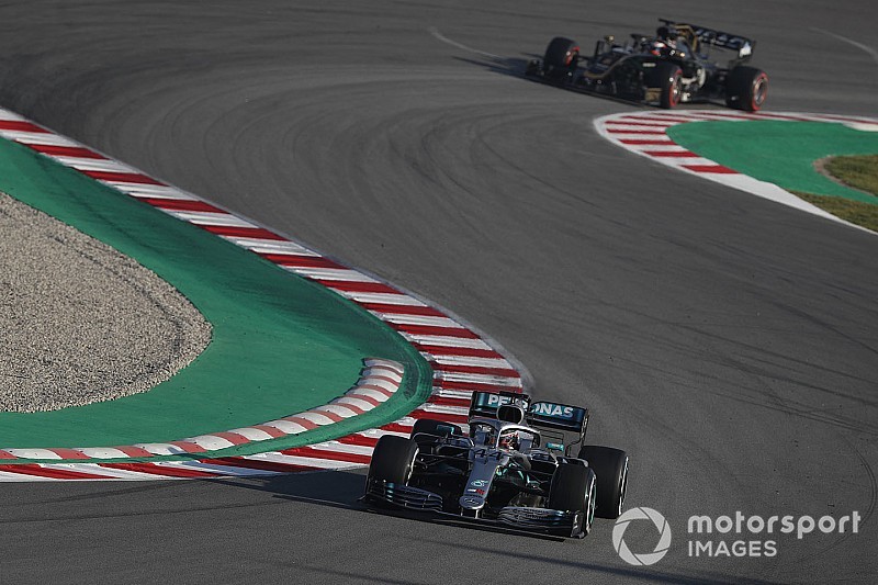Hamilton, tras varios inconvenientes: