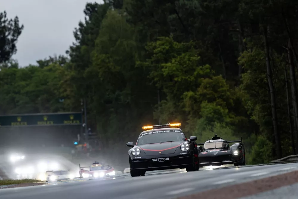 Safety Car on track