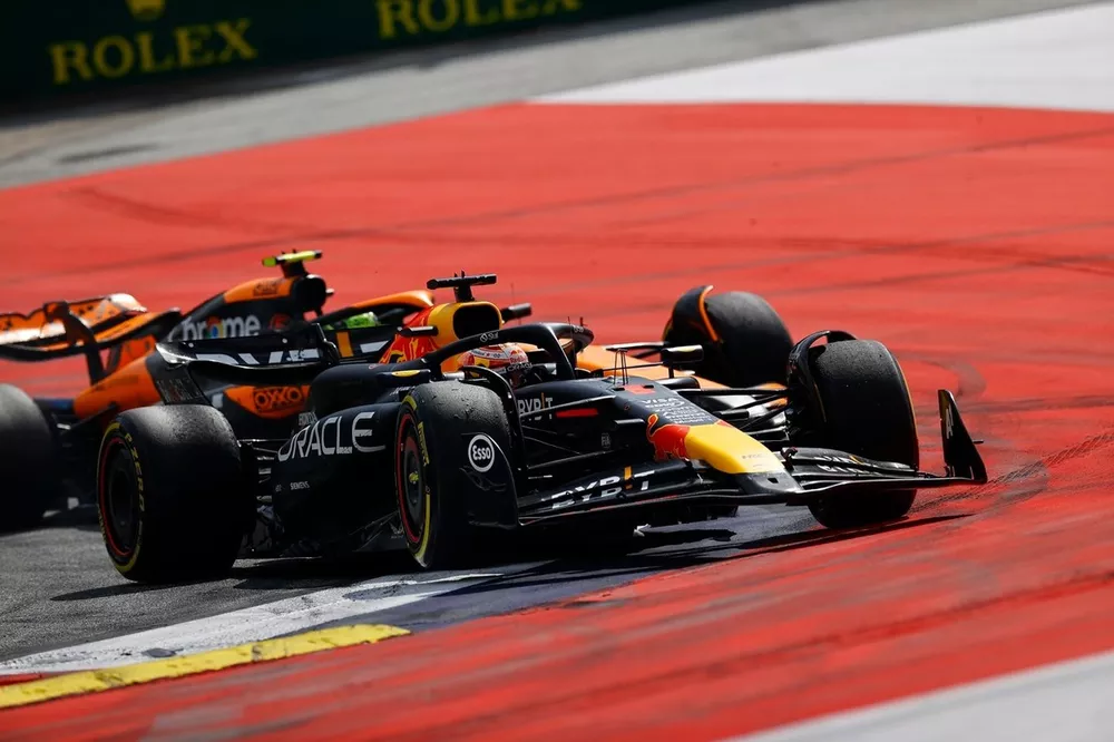Max Verstappen, Red Bull Racing RB20, Lando Norris, McLaren MCL38, battle for the lead