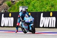 Moto2: Holgado conquista pole na Catalunha; Moreira larga de 13º