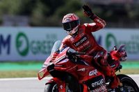 Victoria sprint de Marc Márquez en Barcelona tras caída de Alex