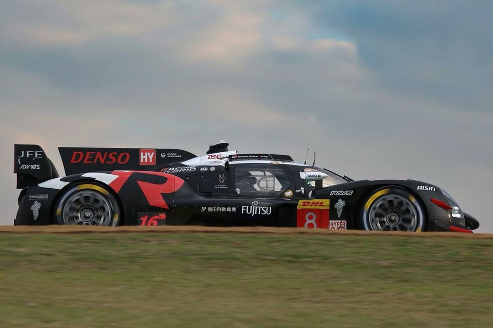 #8 Toyota Gazoo Racing Toyota GR010 - Hybrid Brendon Hartley, Ryo Hirakawa