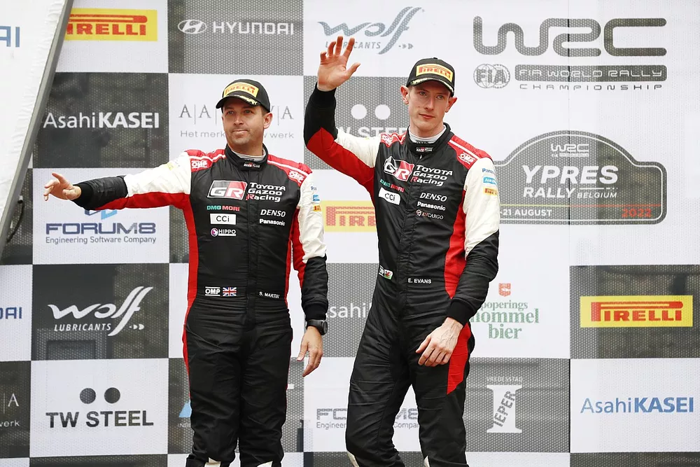 Les deuxi&egrave;mes Elfyn Evans, Scott Martin, Toyota Gazoo Racing WRT Toyota GR Yaris Rally1 sur le podium