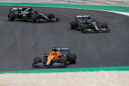 Sainz: Większość nie wygrałaby z Hamiltonem