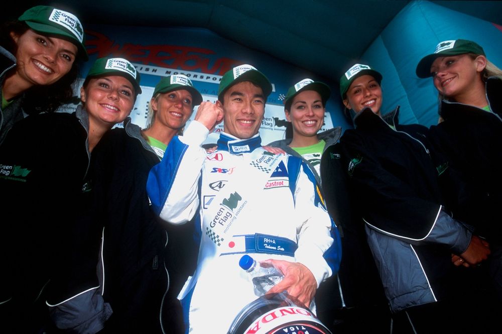 2001 British Formula Three ChampionshipBrands Hatch, England. 16th September 2001.Race 2 winner Takuma Sato (Carlin Motorsport).World Copyright: Peter Spinney/LAT Photographicref: 35mm Image A04