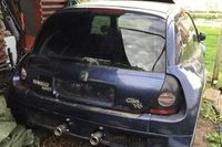 &iexcl;Renault Clio V6 abandonado!: tranquilos, es una r&eacute;plica